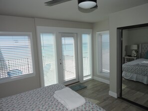2 bedrooms, iron/ironing board, free WiFi, bed sheets - Any Closer to the Beach, You'd Have Sand in Your Sheets! Book for Spring. (Miramar Beach)