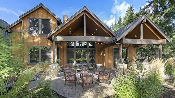 A modern house with a covered patio area featuring outdoor furniture. - Central Location w/ Suncadia Pool Access (Cle Elum)