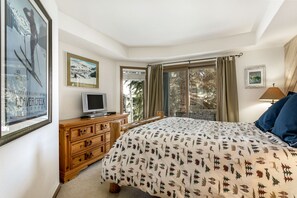 3 bedrooms, desk, iron/ironing board, travel crib - Private Setting in This Ski in / Ski Out Mountainside Home! (Beaver Creek)