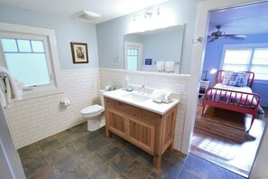 Shower, hair dryer - Guest Cottage | Walk to the Village & Lighthouse (Saint Simons Island)