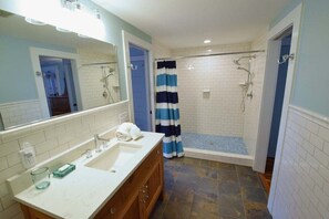 Regadera y secadora de cabello 