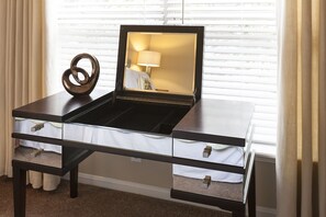 Interior - ADORABLE -Lucky in KY Lodge, LOCATION, LOCATION, Highlands, EXPO, Downtown, NULU (Louisville)