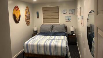 6 Schlafzimmer, Schreibtisch, Bügeleisen/Bügelbrett, Reisekinderbett