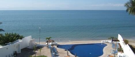 Utomhuspool och uppvärmd pool