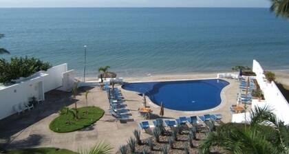 Beachfront 2 BR/2 BA Condo Del Mar with Pool at Colibri!