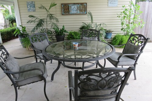 New Orleans Patio Apartment, 3.5 miles to the French Quarter