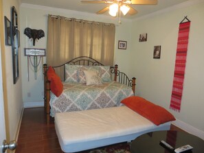 1 chambre, bureau, fer et planche à repasser, Wi-Fi gratuit