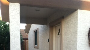 A covered entryway with a door, a potted plant, and a doormat. -  Casita only 3 blocks from downtown- Very clean! (Wickenburg)