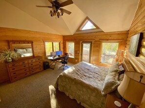 5 bedrooms, desk, travel cot, free WiFi