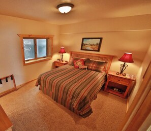 5 soverom, skrivebord, reiseseng for barn og wi-fi (inkludert)