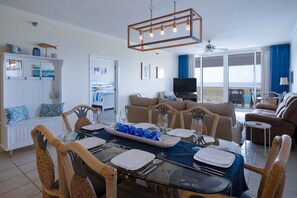 Dining - Navarre Beach Regency #112 - Where 'BS' Stands for Beach & Sandals (Navarre)