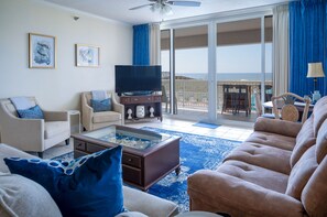 テレビ、卓球台