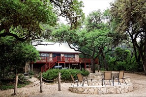 Property grounds - Casa Rio Hideaway @ Casa Rio Rentals- Pet Friendly with River access (Concan)