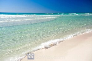 A beach with clear turquoise water and a sandy shore. - 2 Master Suites, 4 Bedroom,  Five ★ Home, Gourmet Kitchen - short walk to beach (Santa Rosa Beach)
