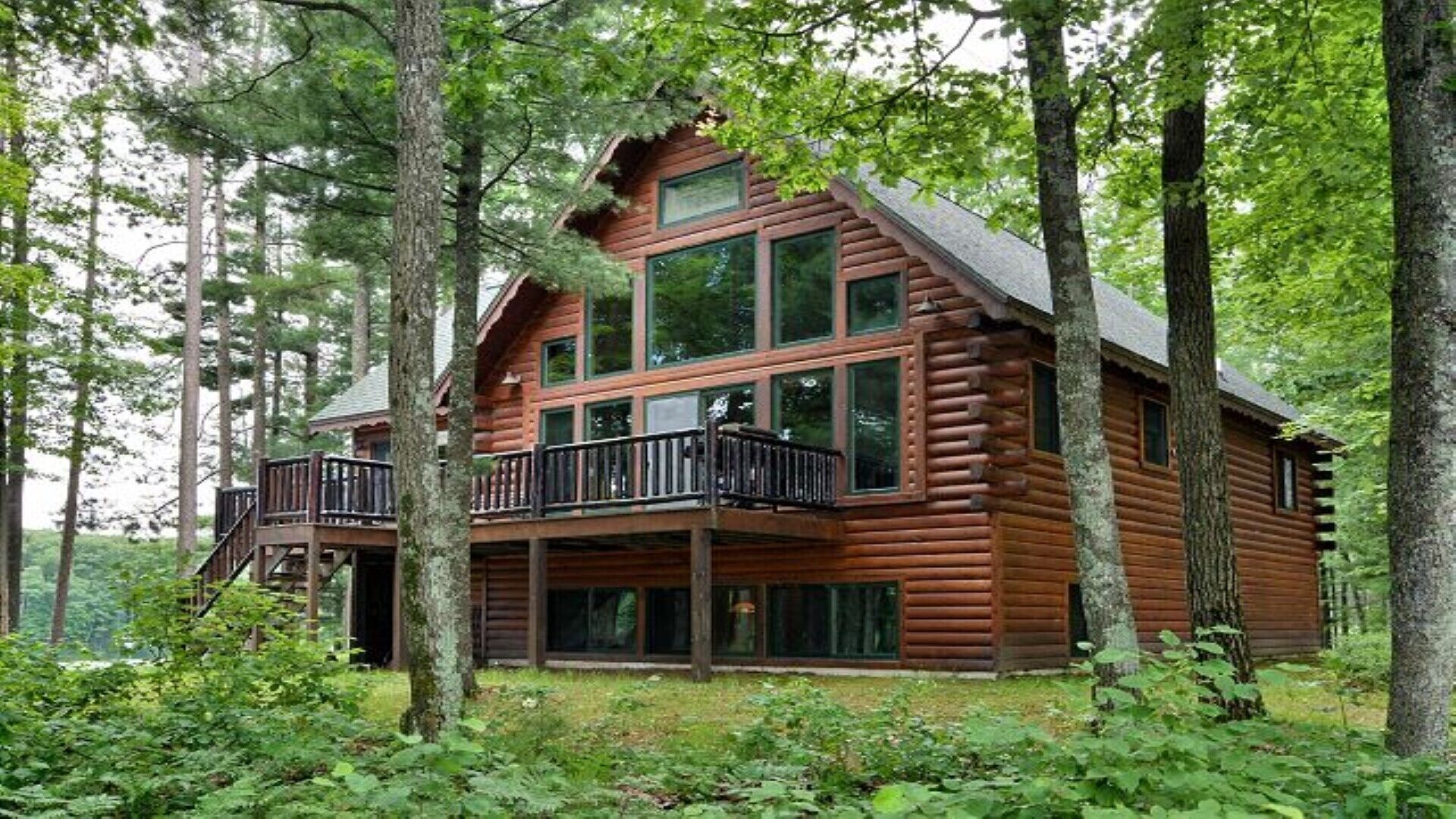 Clear Lake Point - log cabin on private peninsula