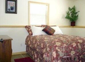 2 makuuhuonetta, silitysrauta/-lauta, Wi-Fi, vuodevaatteet