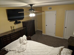 3 bedrooms, WiFi, bed sheets