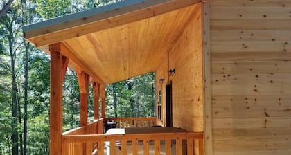 Private Ravine View Luxury Amish-Built Cabin "The Frontier"