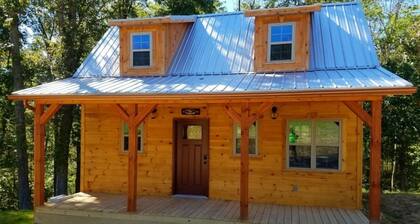 Private Ravine View Luxury Amish-Built Cabin "The Frontier"