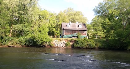 RiverFront, WI-FI /Cell, Pet Friendly, Folk School
