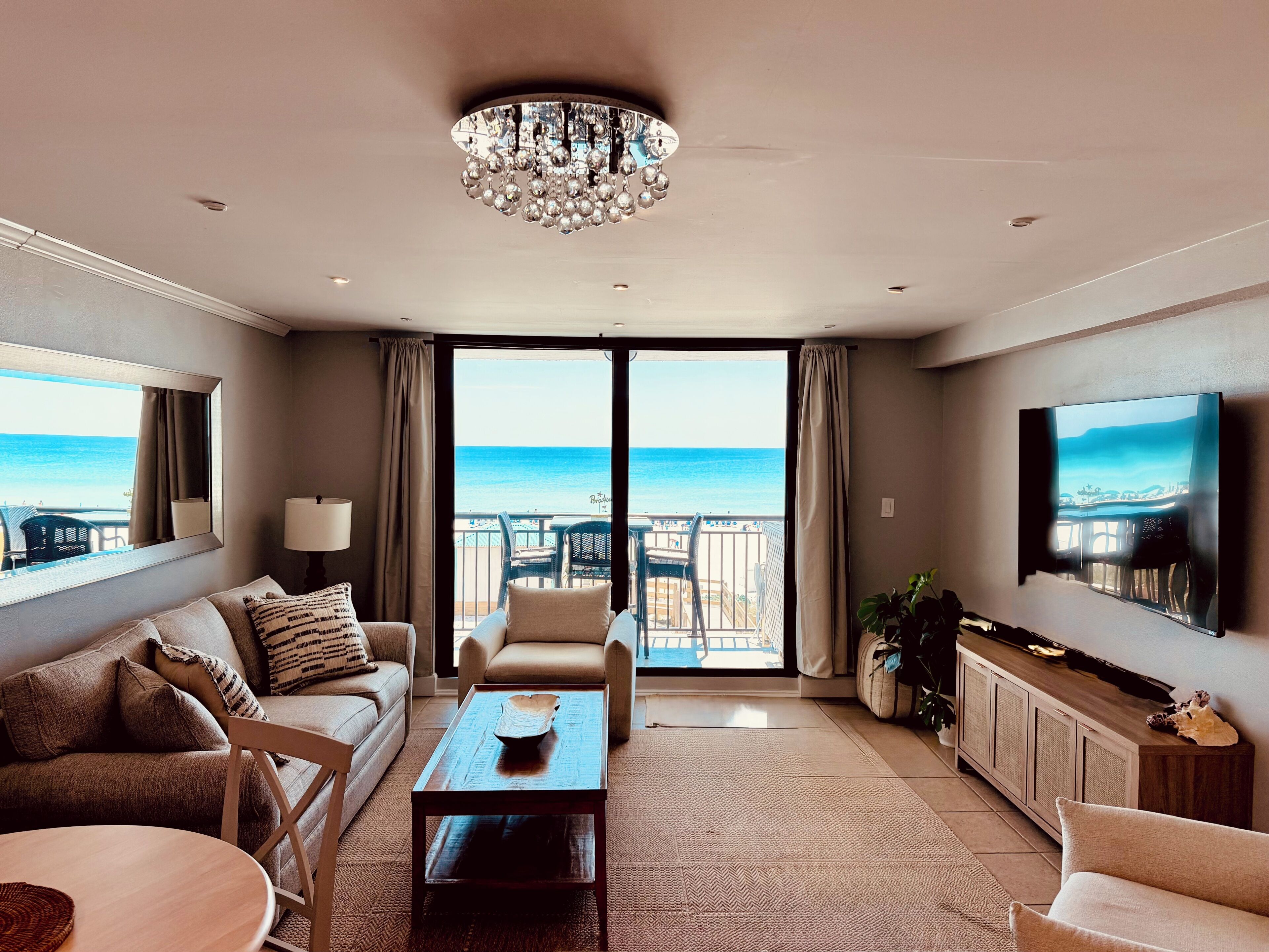 Smart TV, fireplace, DVD player, stereo