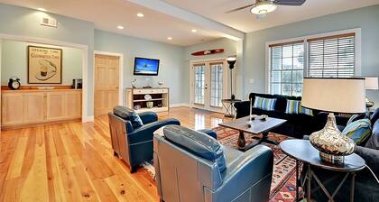 Airy & Bright Folly Condo; Close to Everything