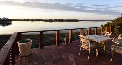 WATERFRONT Home - Dolphins, Sunsets, Fishing, Kayaks, Canoe, Wildlife