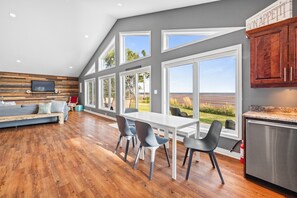 Interior - Beachfront Chalet (Stratford)