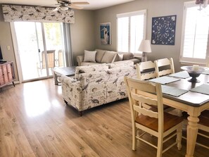 Smart TV, libri, videoteca