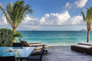 Outdoor dining - Coco Beachside Duplex (Simpson Bay)
