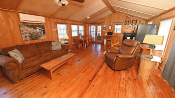 TV connectée, lecteur de DVD, livres