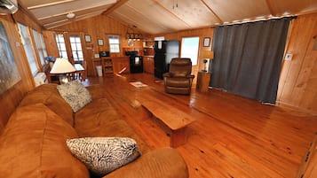 TV connectée, lecteur de DVD, livres