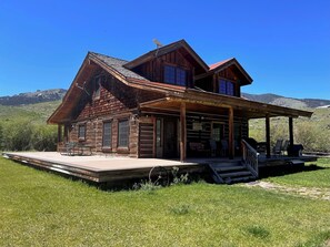 Exterior - Log Cabin On Historic Yellowstone Park Ranch on the McDonald Ranch (Gardiner)