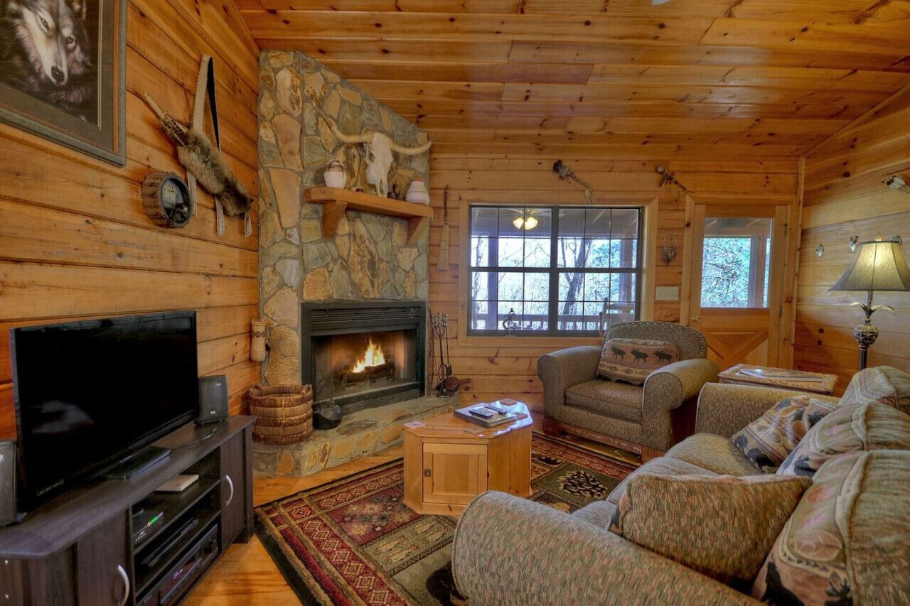 Télévision à écran plat, cheminée