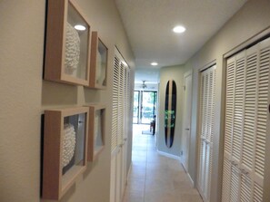 Interior - Maui Kamaole B101 - Gorgeous designer condo! Modern luxury and great rates! (Kihei)