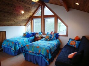 3 bedrooms, iron/ironing board, travel crib, free WiFi - Right On the Beach! Hot Tub, Pet-friendly, Fireplace, WiFi, Best of NW Escapes! (Moclips)