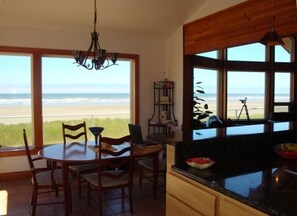 Dining - Right On the Beach! Hot Tub, Pet-friendly, Fireplace, WiFi, Best of NW Escapes! (Moclips)
