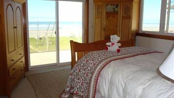 3 dormitorios, tabla de planchar con plancha, cuna de viaje