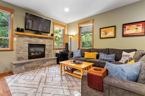 TV, lareira, DVD player, pebolim