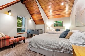 3 bedrooms, travel cot, WiFi, bed sheets