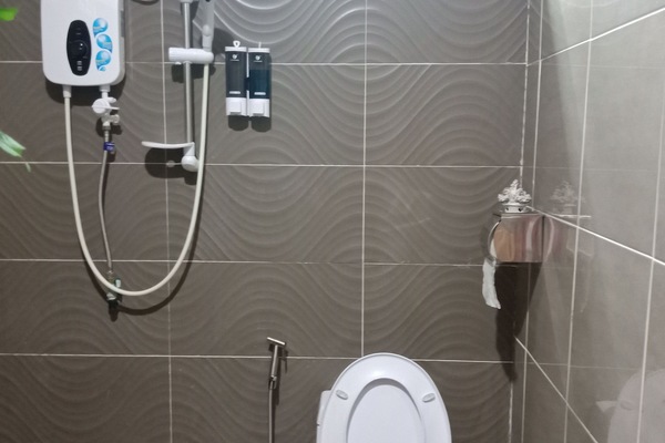 Jaze I - Attached bathroom