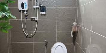 Jaze I - Attached bathroom