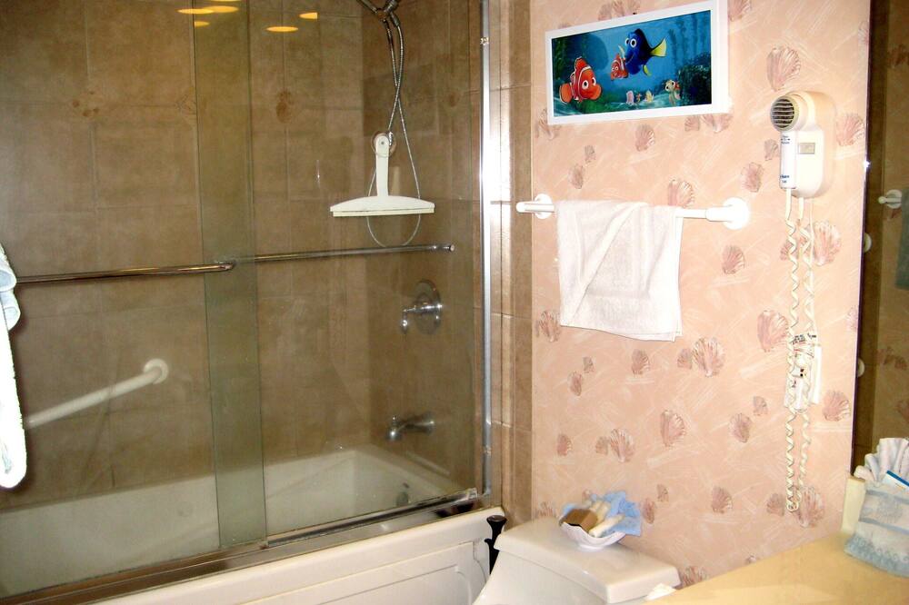 Shower, jetted tub, hair dryer, towels