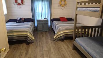 2 bedrooms, iron/ironing board, free WiFi, bed sheets