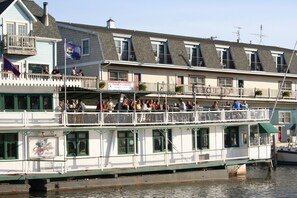 Exterior - Close to South Beach and Kid's Corner with a Huge Yard (South Haven)