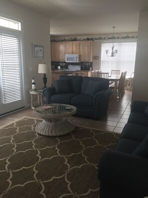 TV, DVD player, books - Last week of June reduced !! June 27 through July 4 (Ocean Isle Beach)