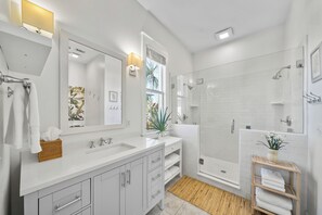 Combined shower/tub, hair dryer, towels, soap - Starburst - One lot off beach, private beach for only 34 homes, private pool (Rosemary Beach)