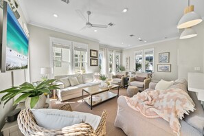 Smart TV, DVD player, music library, video library - Starburst - One lot off beach, private beach for only 34 homes, private pool (Rosemary Beach)