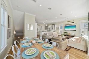 Téléviseur connecté, lecteur de DVD, sélection de musique