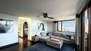 Living area - Casa Ballena, Luxury On The Bay! (San Diego)